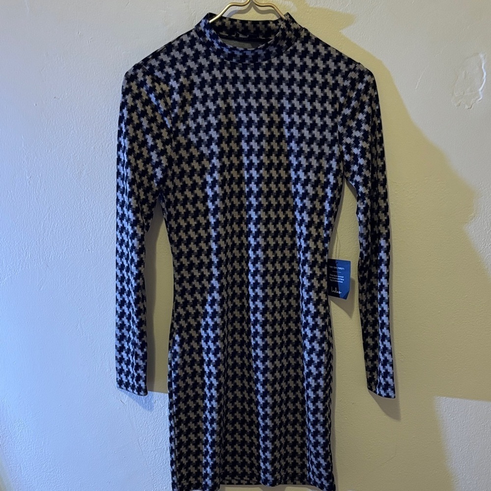 Lulu's Black and White Houndstooth Long Sleeve Dress